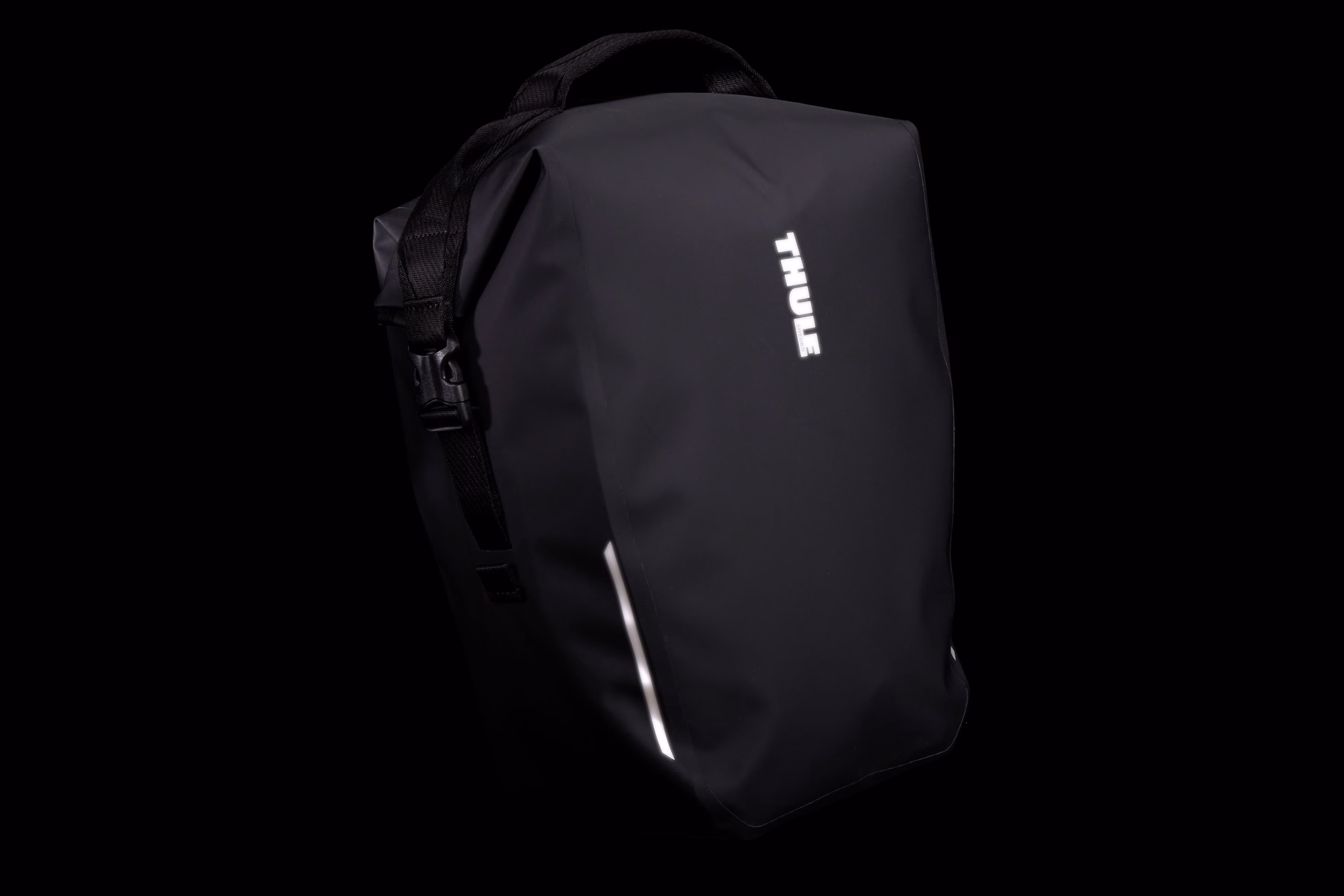 Thule Shield pannier with InLock 22L black