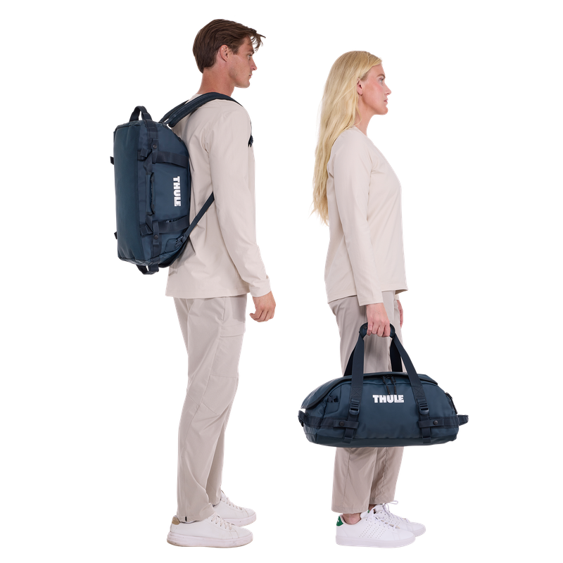 Thule Chasm 30L duffel bag darkest blue