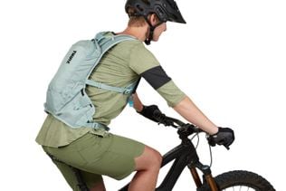 Thule Vital 3L Womens 3204157 low center of gravity