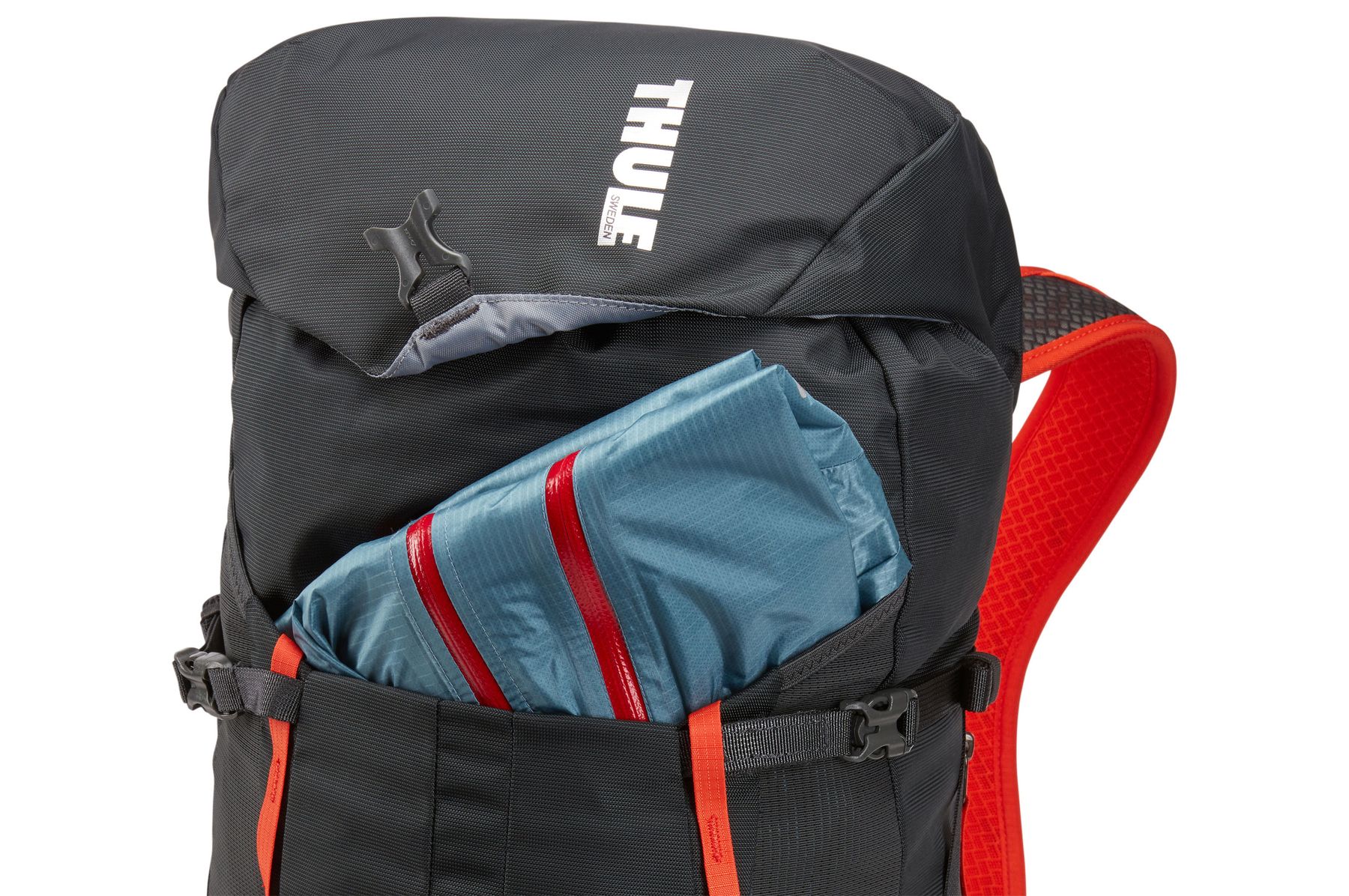 Thule AllTrail 25L side zipper compartment and front pocket