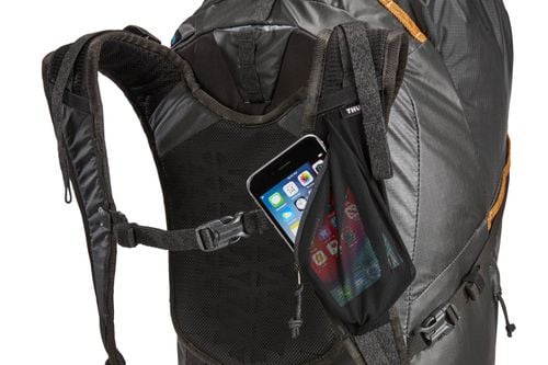Thule Stir 35L shoulder strap pocket