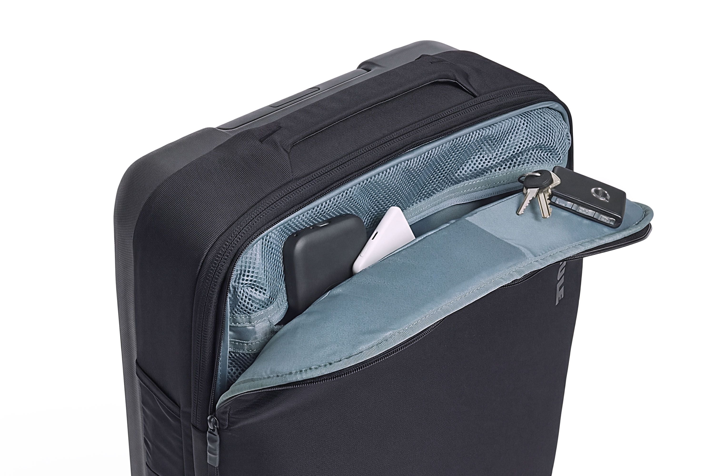 Thule Subterra 2 carry on spinner black