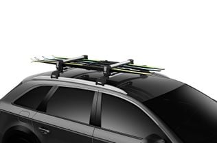 Thule Snowpack 7324 skiis on car