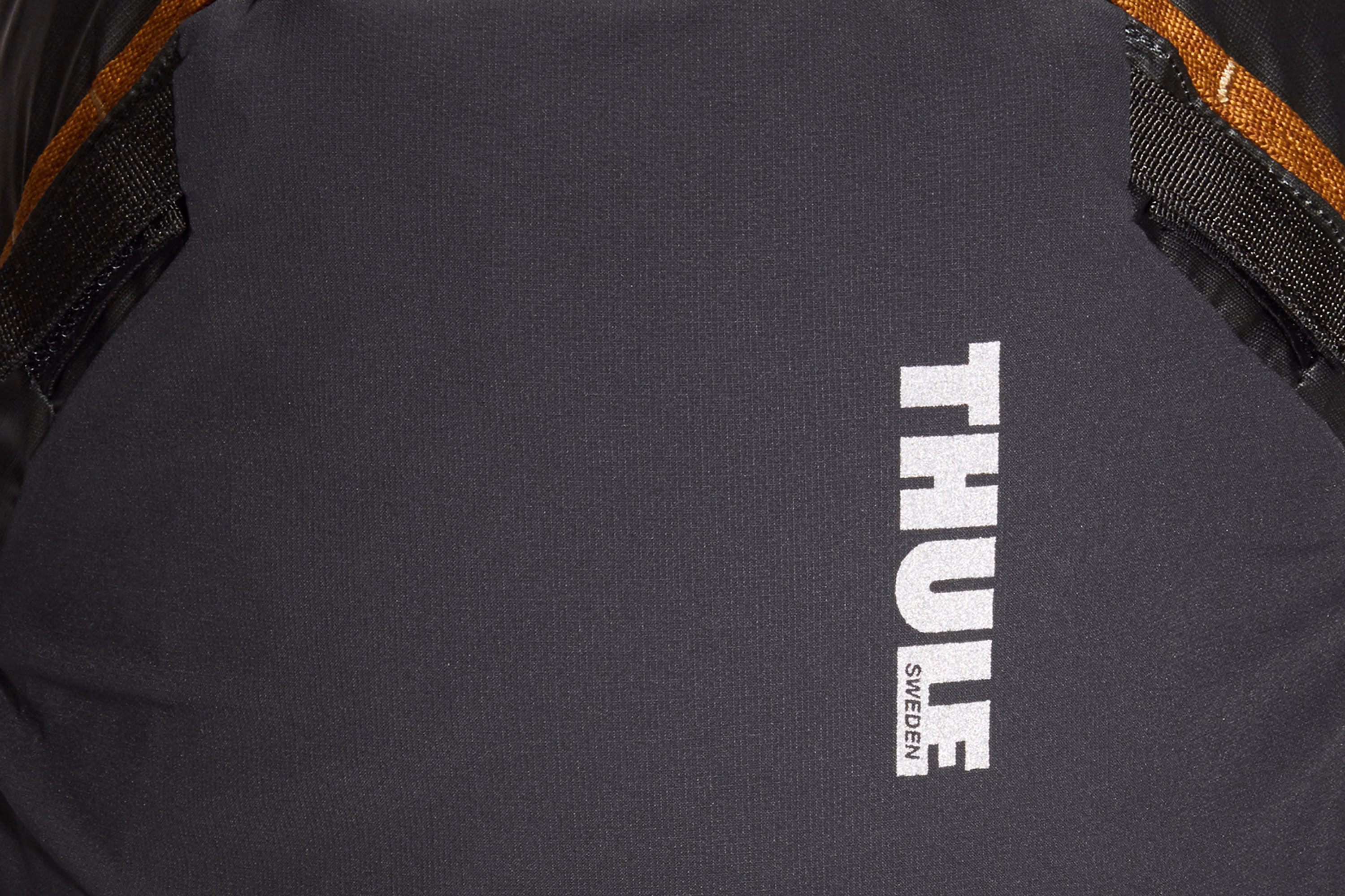 Thule Stir 25L reflective logo