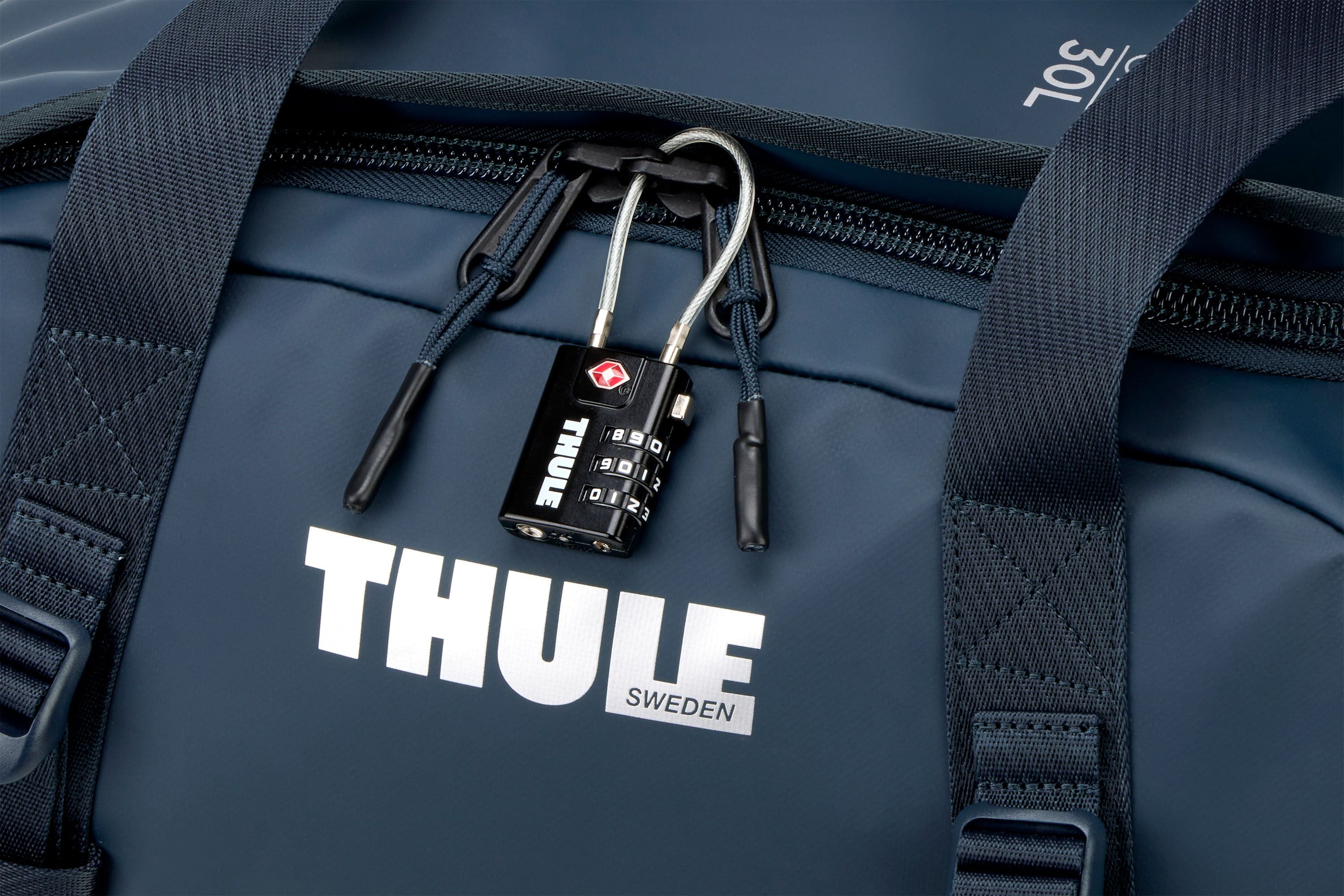 Thule Chasm 30L duffel bag darkest blue