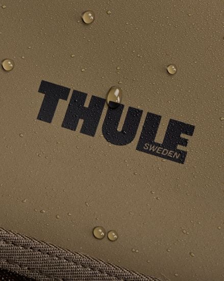 Waterproof Thule Chasm gear tote 30L fabric with water droplets
