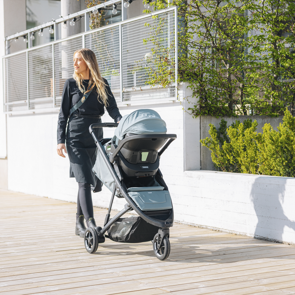 Thule Spring stroller with a Thule Maple infant car seat secured using the Thule Spring car seat adapter for Maxi-Cosi®.