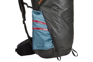 Thule Stir 35L front panel pocket