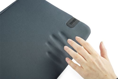 Thule Koya sleeve MacBook Pro 14" darkest blue