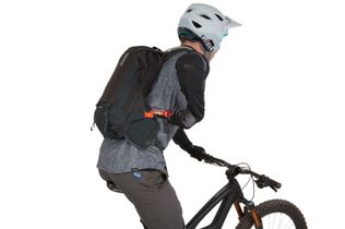 Thule Rail 12L Pro lower back jersey pockets