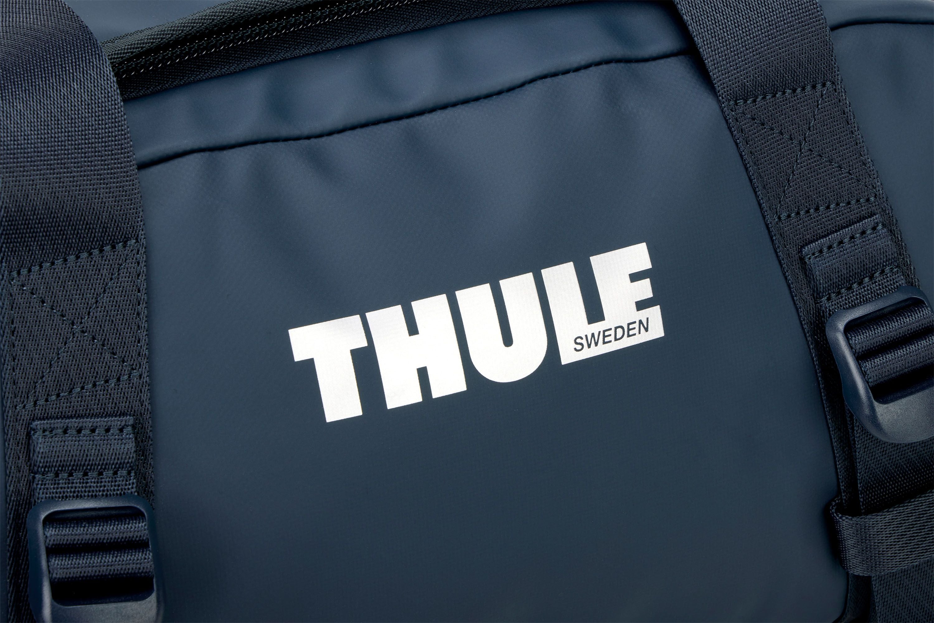 Thule Chasm 30L duffel bag darkest blue