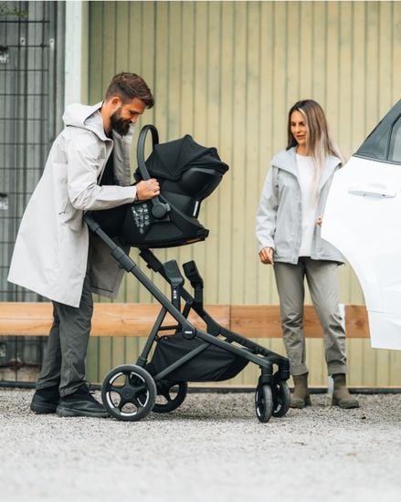 Thule Sleek 2 - Compact fold, effortless storage