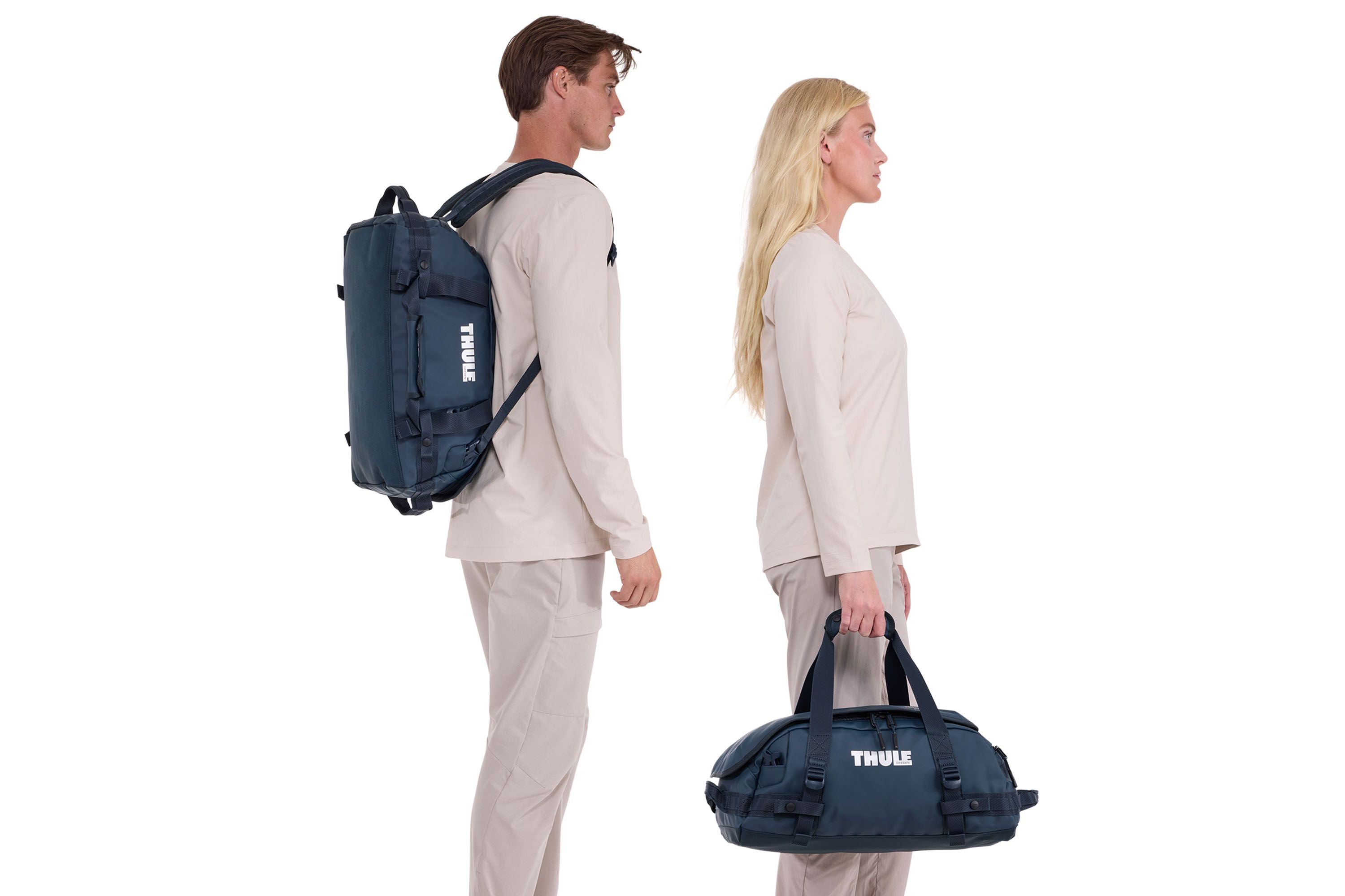 Thule Chasm 30L duffel bag darkest blue