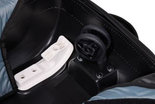 Thule RoundTrip road bike travel case feature