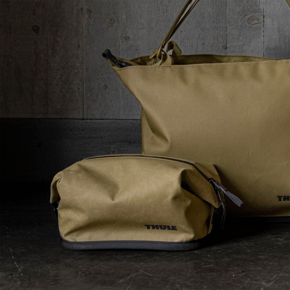 Thule Aion bag and toiletry pouch in matching fabric.
