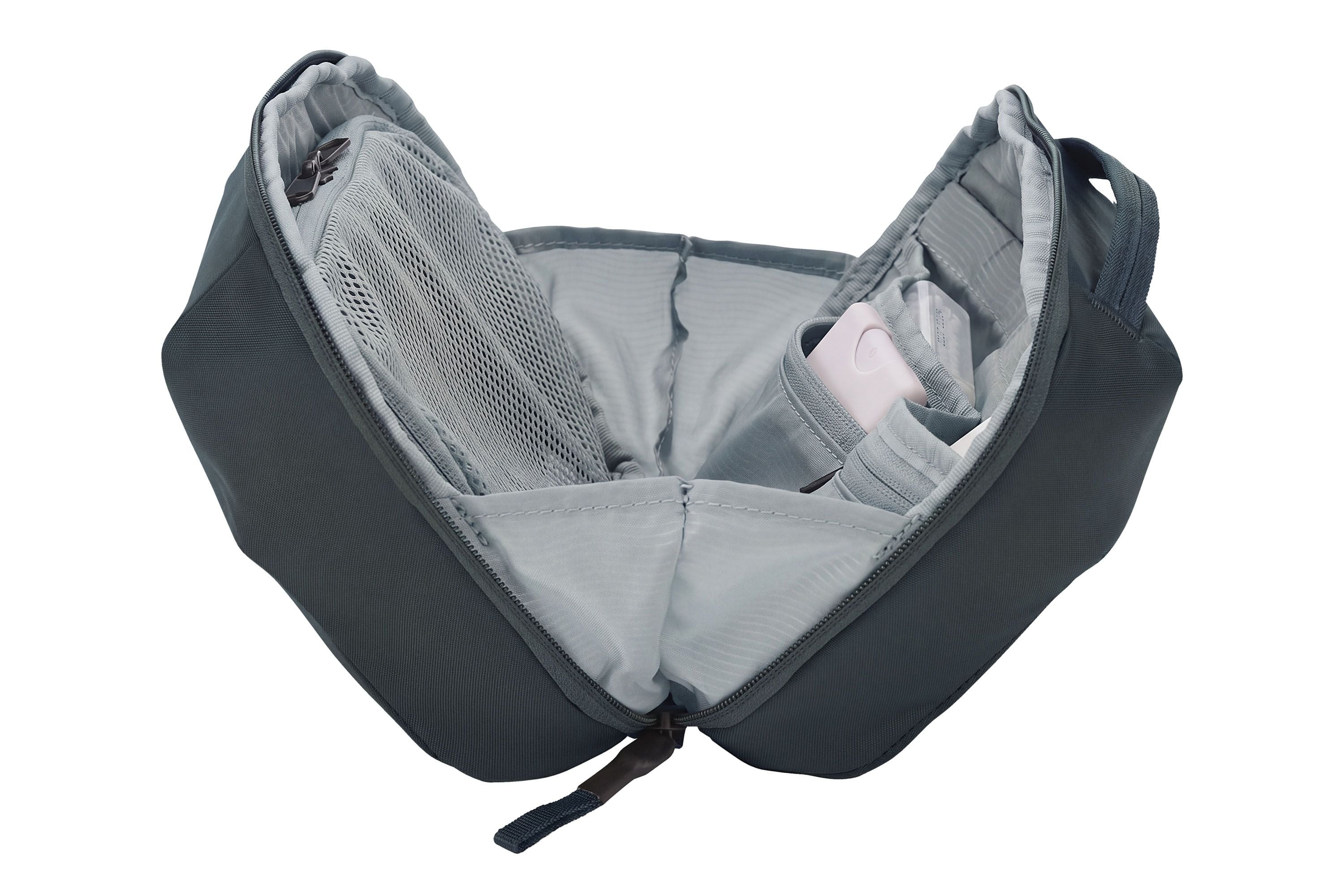 Thule EnRoute travel toiletry darkest blue