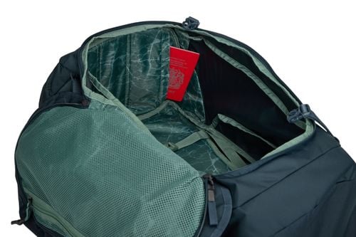 Thule Landmark 70L feature