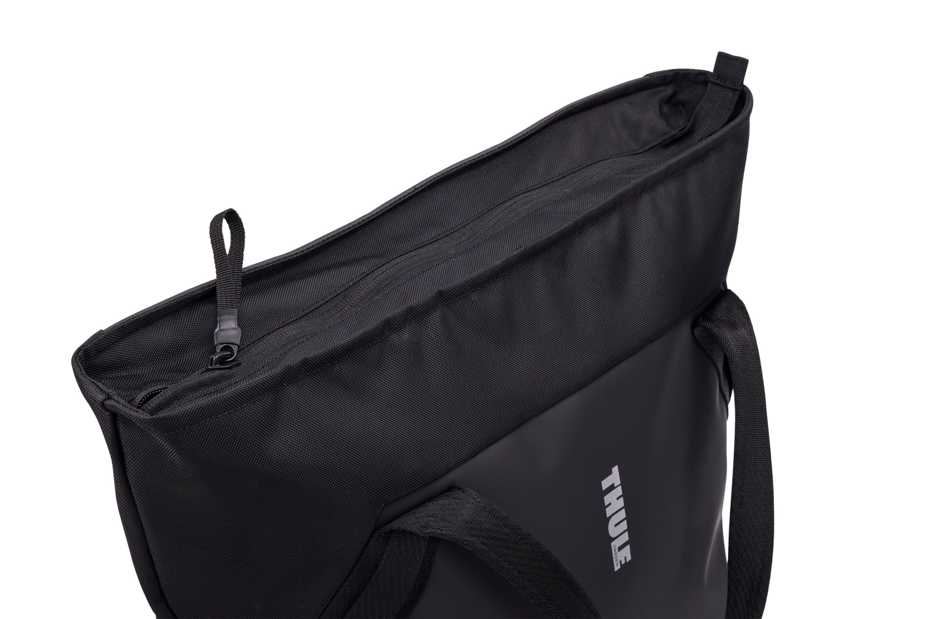 Thule Chasm tote with InLock 25L black
