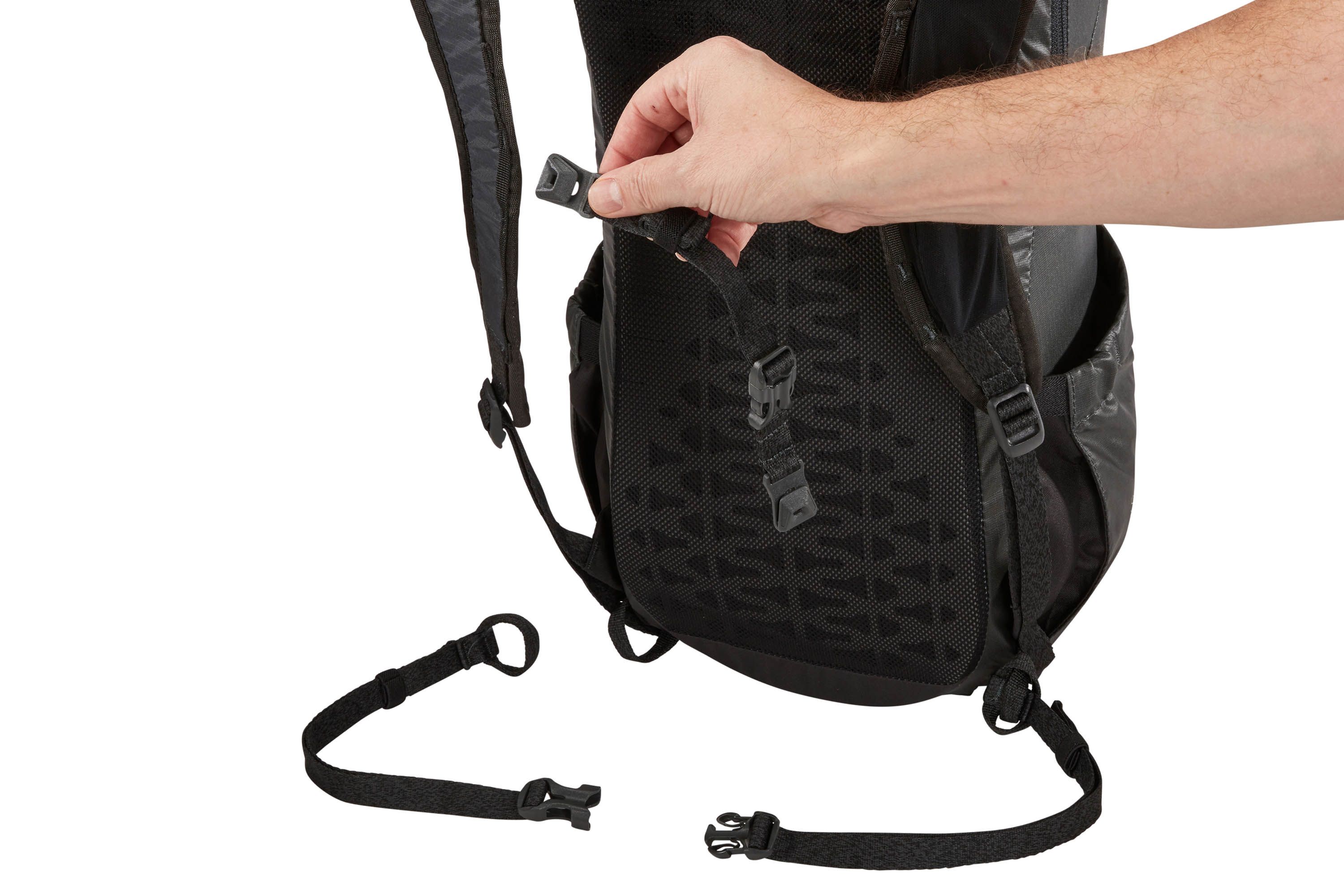 Thule Stir 20L easily removable strap and hipbelt
