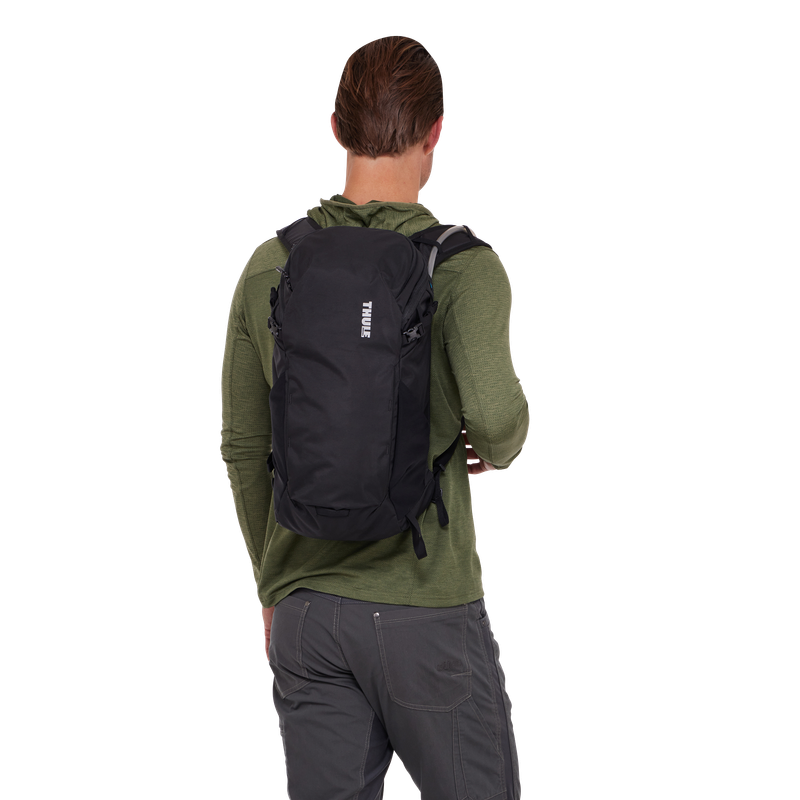 Thule AllTrail hydration pack 16 L black