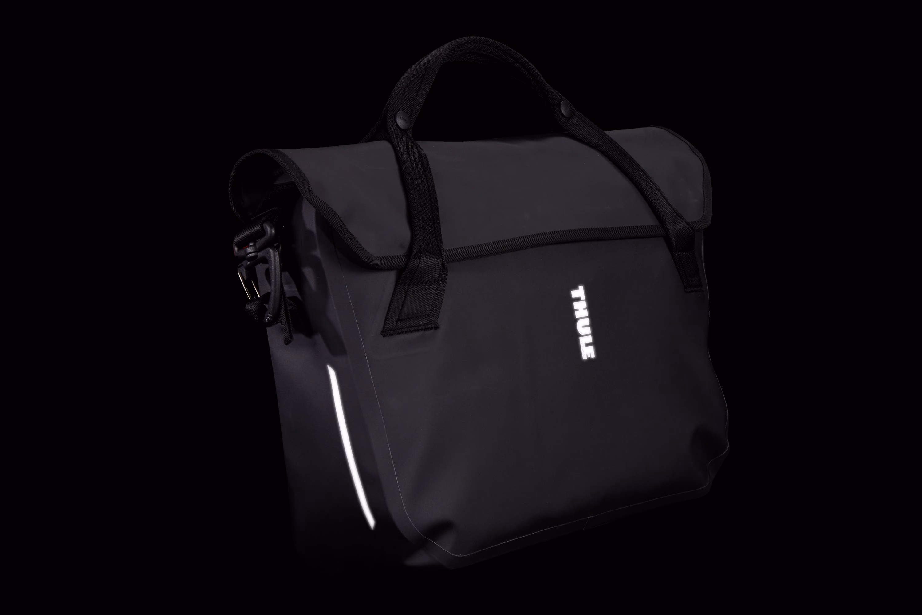 Thule Shield attache with InLock 16" black