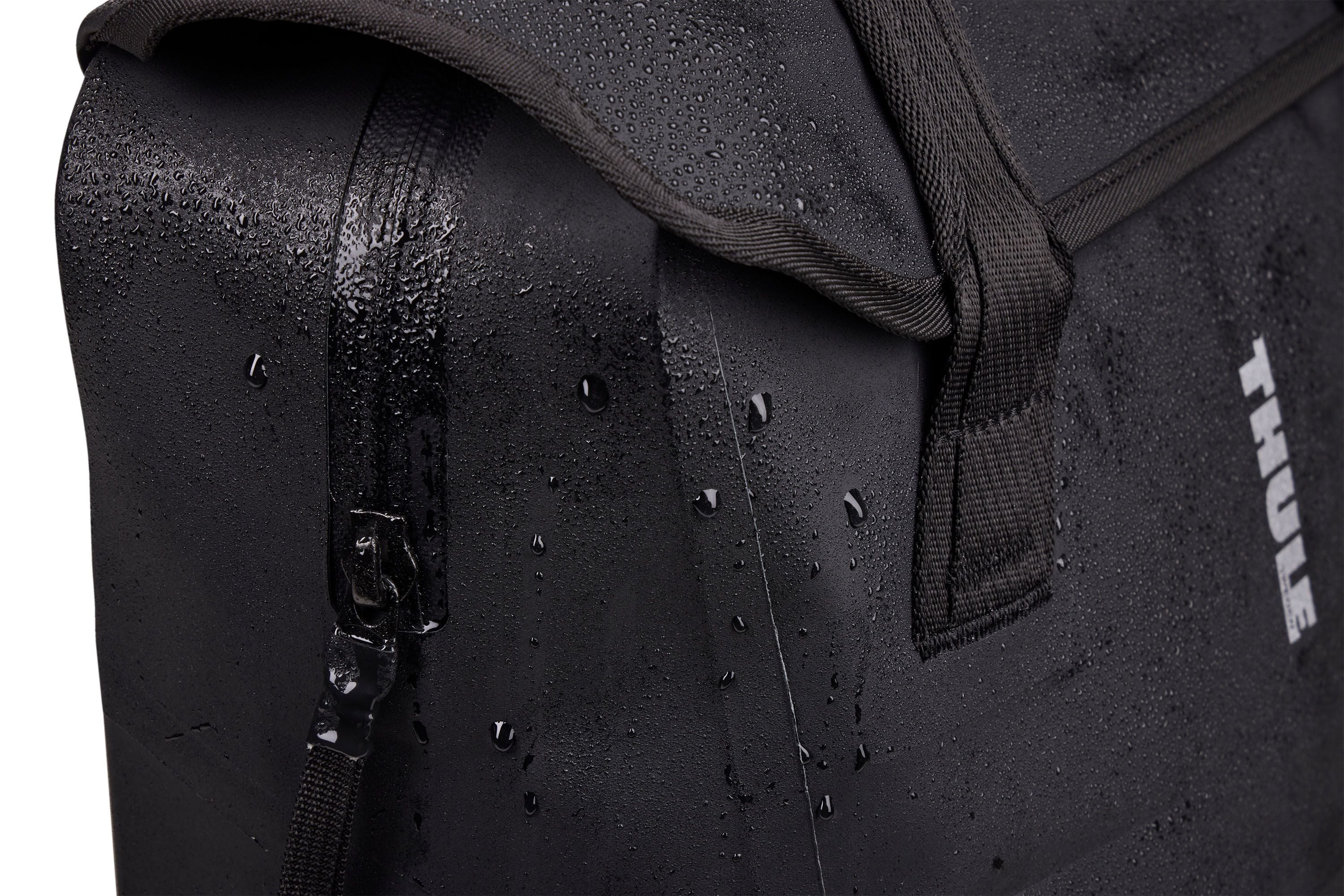 Thule Shield pannier with InLock 23L black