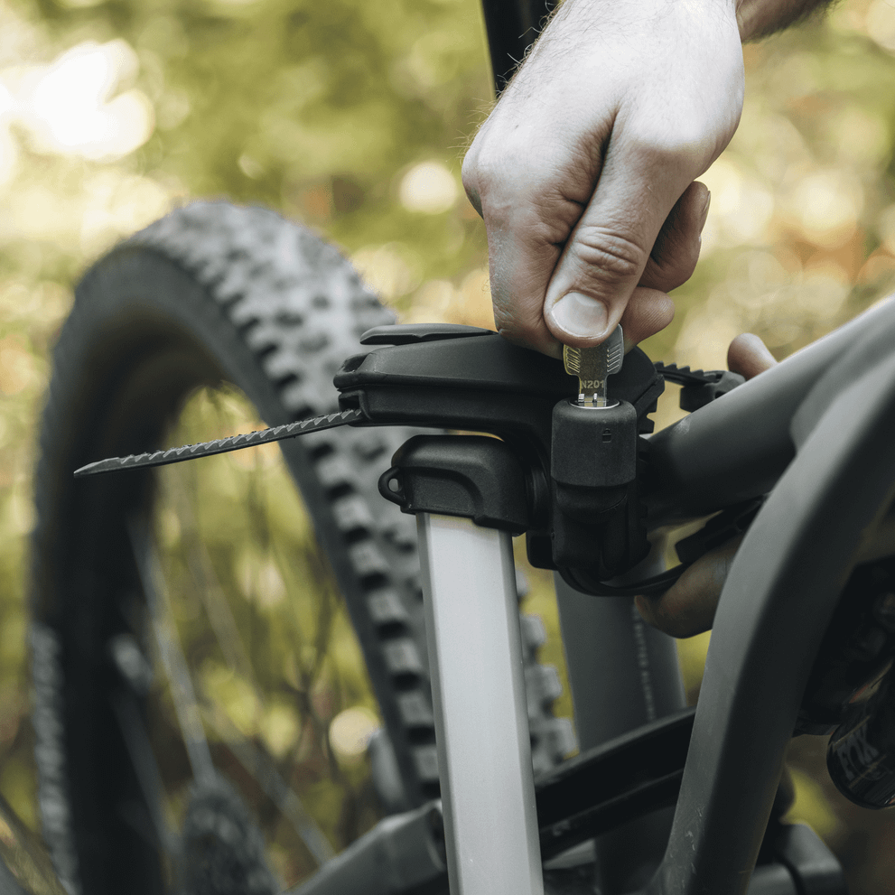 A closeup of the lock of Thule Epos bike carrier