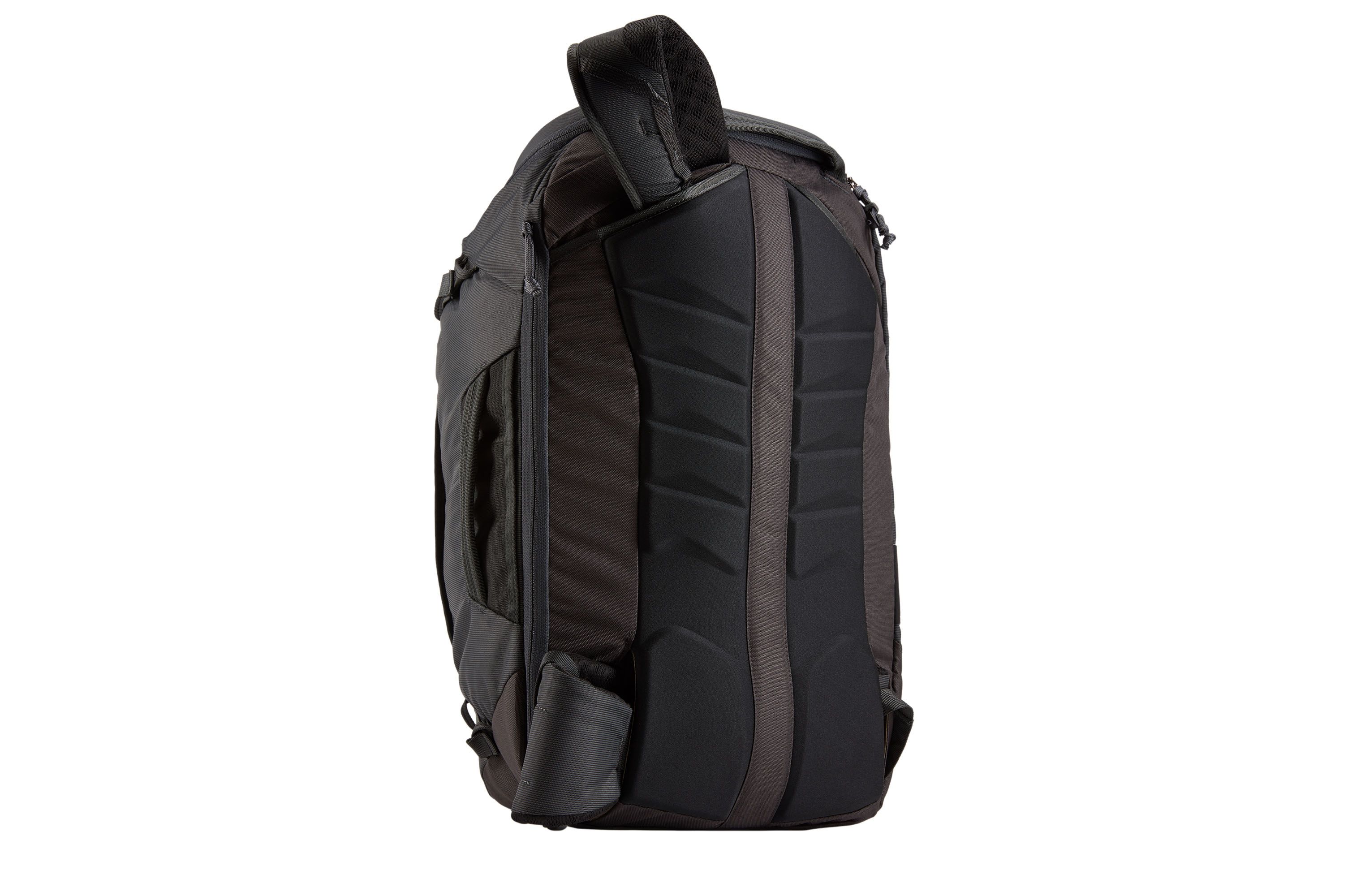 Thule Landmark 40L men's tuck away straps