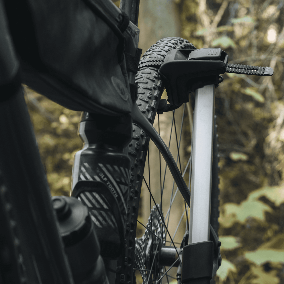 A close-up of a bike installed on the Thule Epos towbar bike rack.
