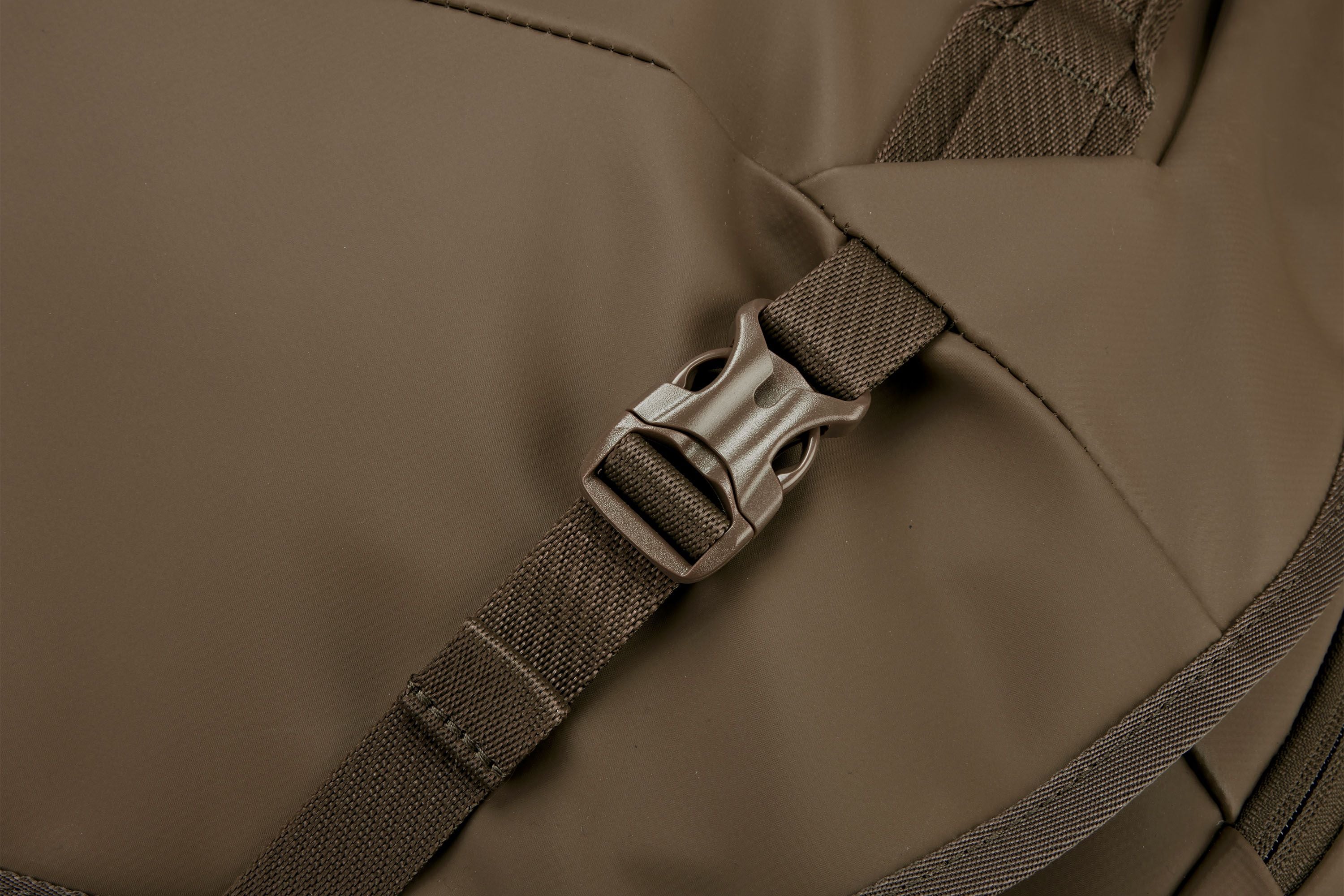 Thule Chasm wheeled duffel suitcase deep khaki