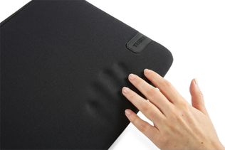 Thule Koya sleeve MacBook Pro 14" black