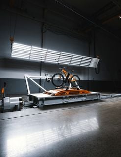 Bike on a bike carrier on Thule test machine for durability