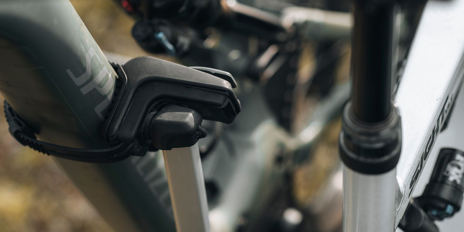 Närbild på det vridbara huvudet på Thule Epos cykelhållare för ett större antal fästpunkter