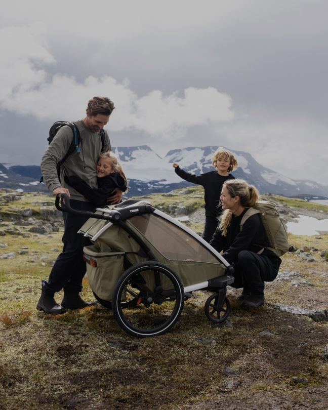 Family exploring outdoors with a Thule bike trailer.
