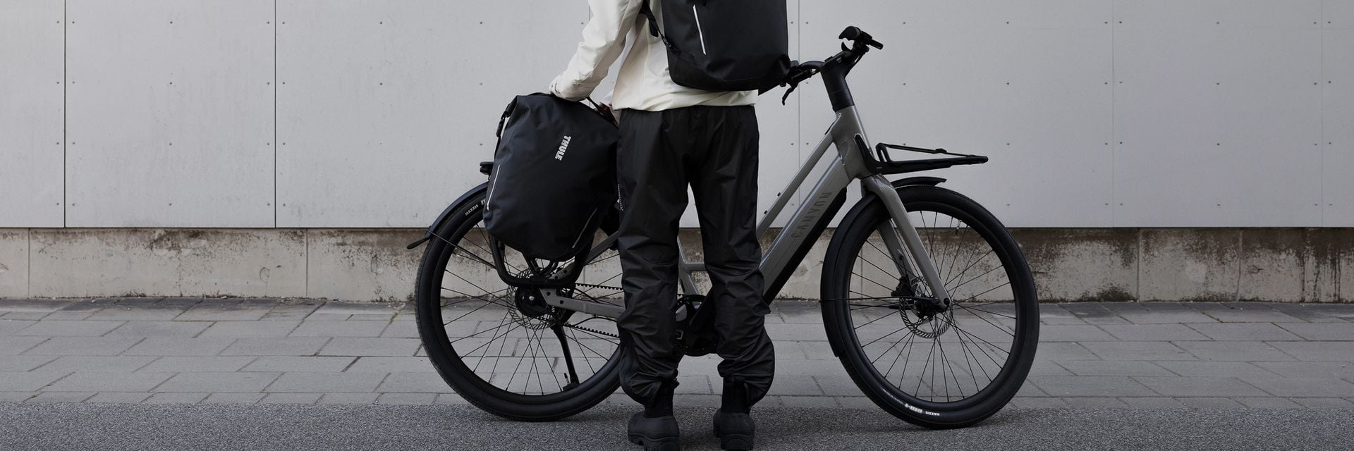 A Thule pannier mounted on an e-bike using the InLock system by Thule, designed for fast, secure attachment and everyday bike commuting.