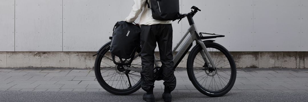 A Thule pannier mounted on an e-bike using the InLock system by Thule, designed for fast, secure attachment and everyday bike commuting.