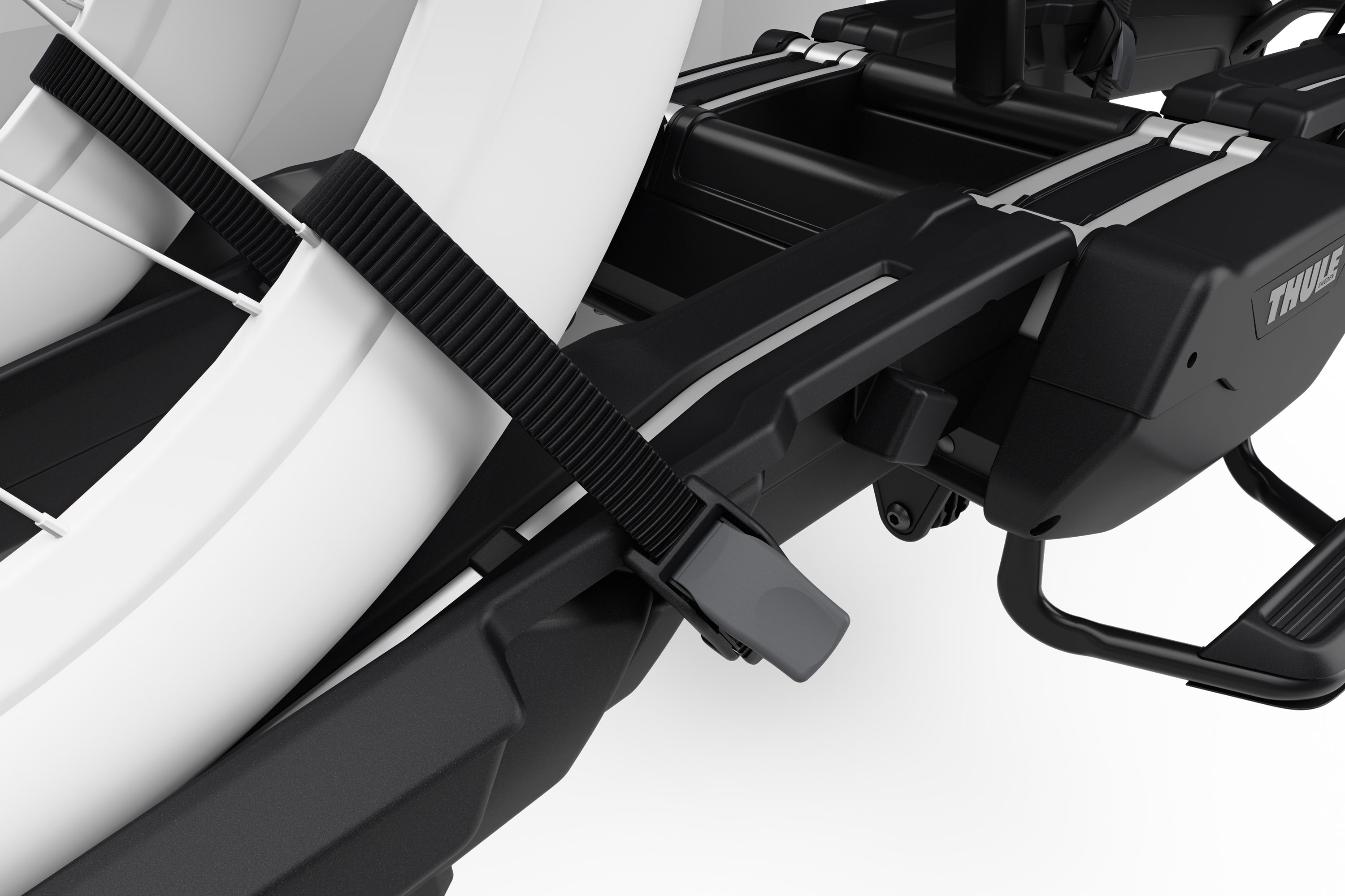 Easy fastening of large tires image