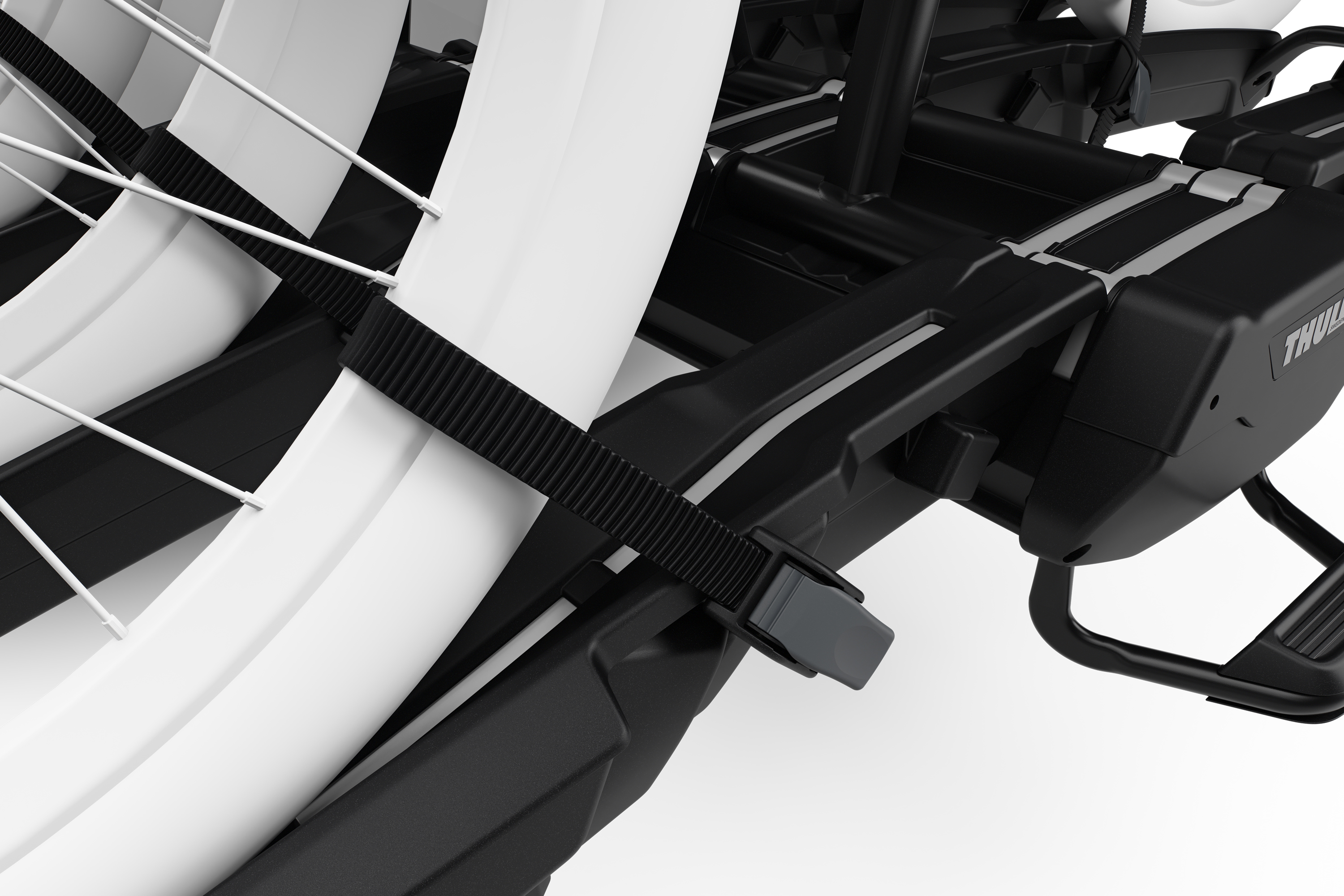 Easy fastening of large tires image