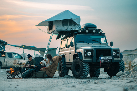 Thule 車頂帳篷搭建在越野車上
