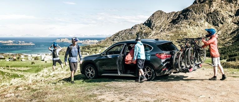 Thule EasyFold XT with road bikes in scenic view