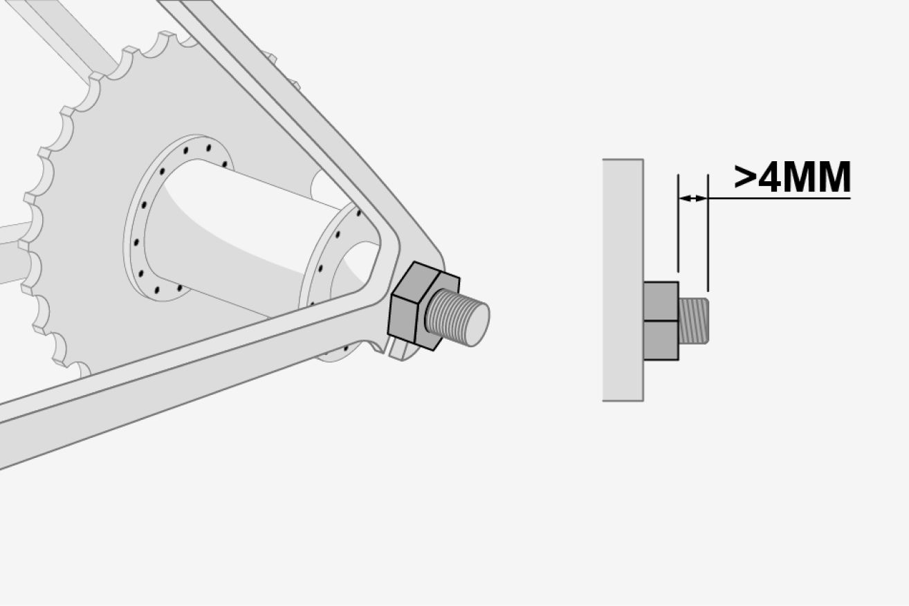 Dessin technique d’un moyeu arrière de vélo montrant le dégagement nécessaire sur un filetage d’essieu rigide pour monter une plaque de raccordement de remorque à vélo avec un écrou hexagonal régulier.