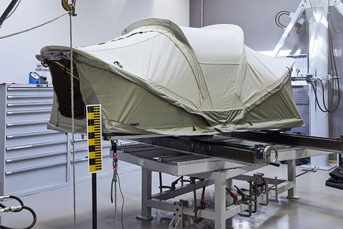 A Thule Approach roof tent is being tested in the Thule test center. 