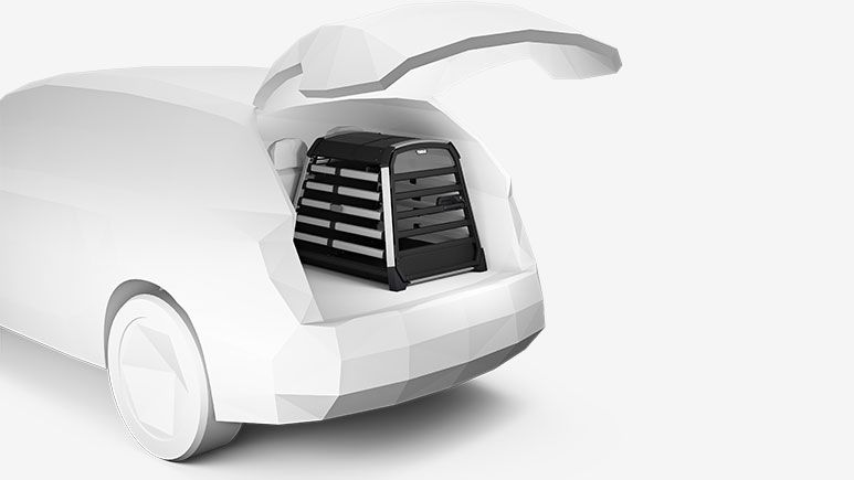 Vyobrazení klece pro psy Thule Allax ve vozidle.